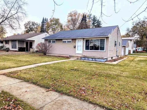 1106 S Mckinley Ave, Freeport, IL 61032