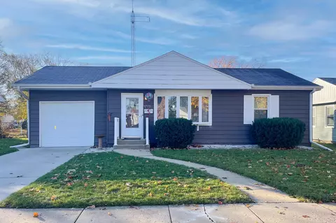913 Theodore St, Loves Park, IL 61111