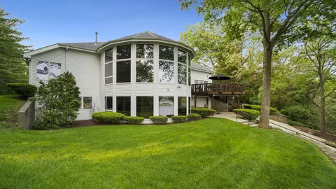 6377 Collingswood Ct, Rockford, IL 61103
