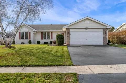 317 Oak St, Poplar Grove, IL 61065