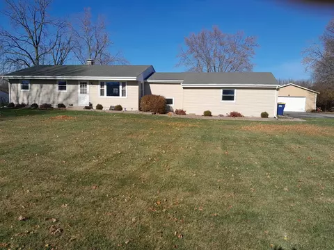 7236 Elevator Rd, Roscoe, IL 61073