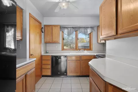 7927 S Walnut St, Dixon, IL 61021 photo 8