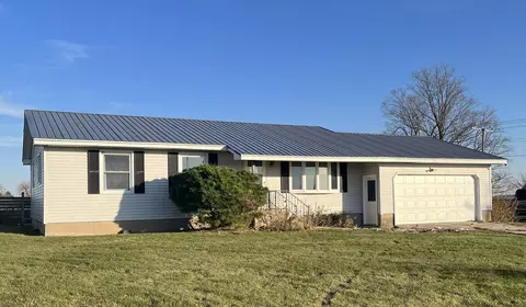 9082 E Stagecoach Trl, Warren, IL 61087