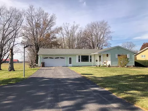 1005 S Logan St, Lena, IL 61048