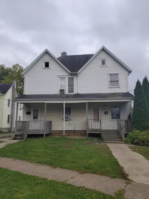 229-233 W Broadway, Freeport, IL 61032