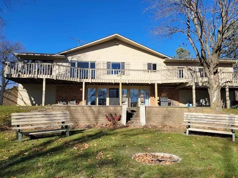 5 A93 Manitou Ct, Apple River, IL 61001