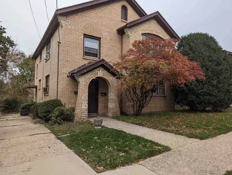 913 King St, Rockford, IL 61103