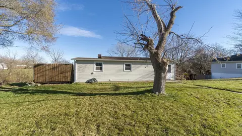 3702 Genoa Rd, Cherry Valley, IL 61016 photo 2