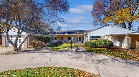5418 East Dr, Loves Park, IL 61111