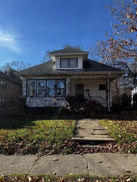 223 S Highland Ave, Rockford, IL 61104