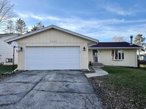 3003 Bavarian Ln, Rockford, IL 61109