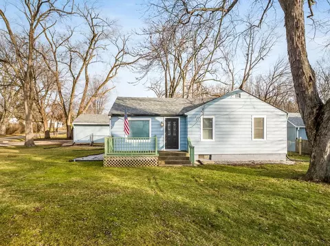 2206 Forest View Rd, Rockford, IL 61108