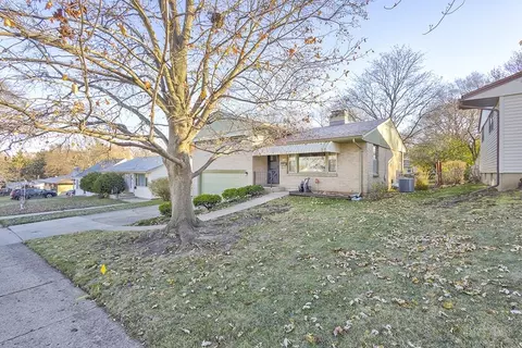 612 27th St, Rockford, IL 61108