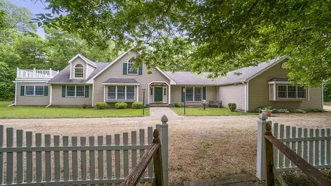 7176 S Lost Nation Rd, Dixon, IL 61021