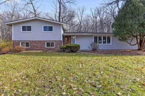 944 Lakewood Dr, Rockford, IL 61102