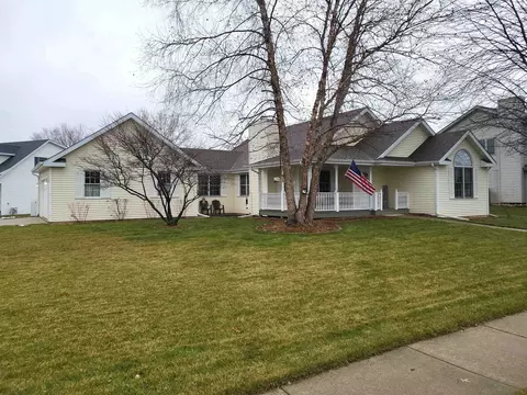 11257 Yarby Ln, Machesney Park, IL 61115