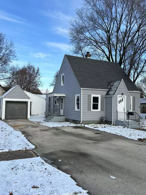 1109 Dalbigne St, Belvidere, IL 61008 photo 2