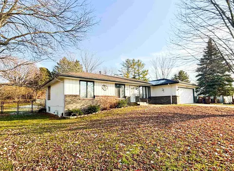 6147 Walnut Grv, Loves Park, IL 61111