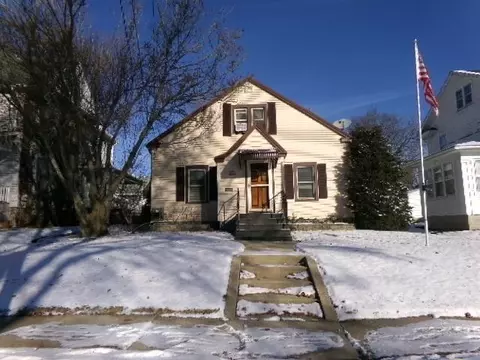 1232 W Pleasant St, Freeport, IL 61032