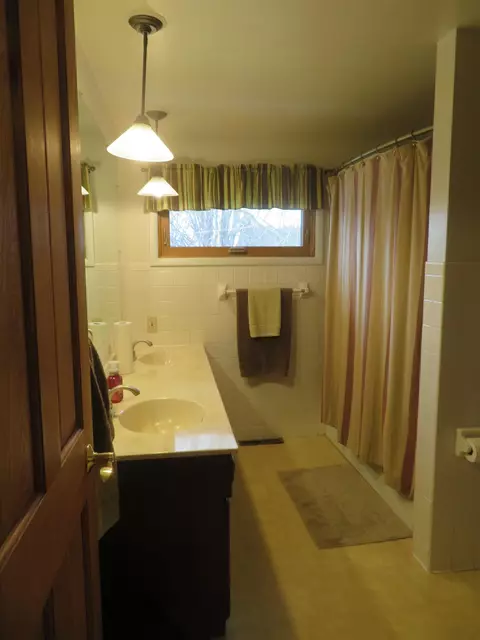 1717 Valley View Dr, Freeport, IL 61032 photo 12
