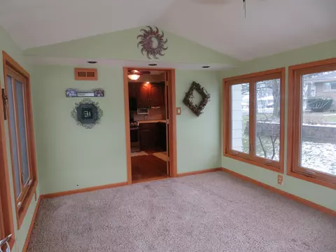 1717 Valley View Dr, Freeport, IL 61032 photo 6