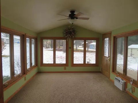 1717 Valley View Dr, Freeport, IL 61032 photo 5