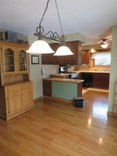 1717 Valley View Dr, Freeport, IL 61032 photo 7