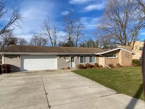 1210 S Burchard St, Freeport, IL 61032