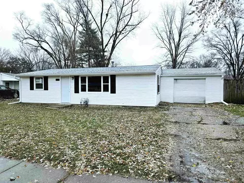 7717 Cadet Rd, Machesney Park, IL 61115