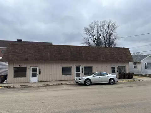110 W Locust St, Lanark, IL 61046