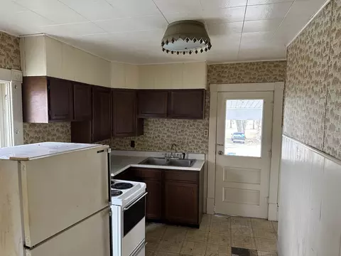 122 W Locust St, Lanark, IL 61046 photo 2