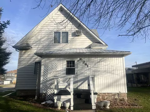 241 N Willis St, Stockton, IL 61085