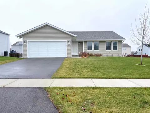 1671 Parkside Dr, Belvidere, IL 61008