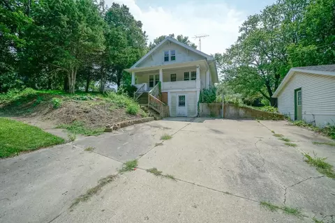 2813 W Scioto Mills Rd, Freeport, IL 61032