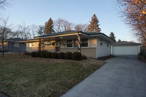 4812 Mohawk Rd, Rockford, IL 61107