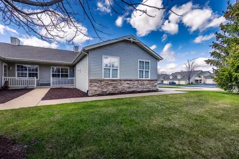 1172 Shingle Oak Ln, Rockford, IL 61107