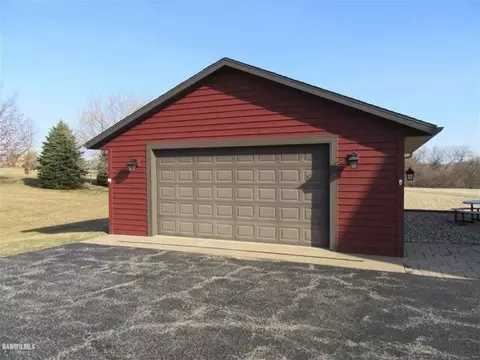 17-117 Hidden Cove Ct, Lanark, IL 61046 photo 8