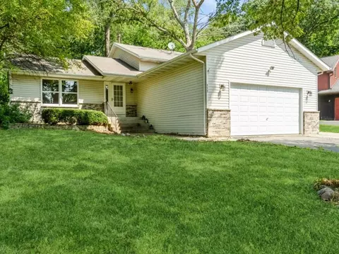 117 Valhalla Dr, Poplar Grove, IL 61065