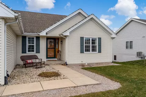 1046 Old Hunter Run, Byron, IL 61010 photo 2