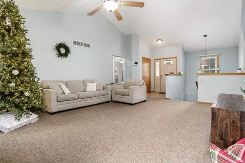 1046 Old Hunter Run, Byron, IL 61010 photo 8