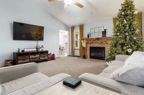 1046 Old Hunter Run, Byron, IL 61010 photo 4