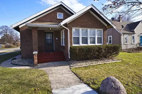 604 Shaw St, Rockford, IL 61104