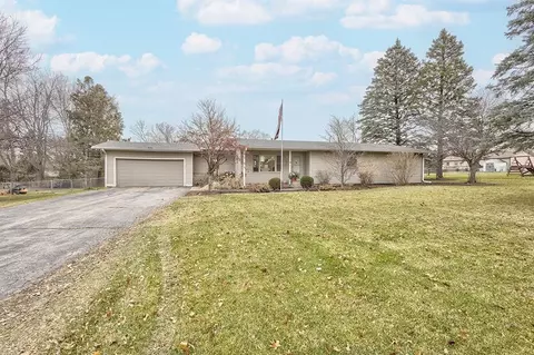 2858 Blackhawk Rd, Rockford, IL 61109
