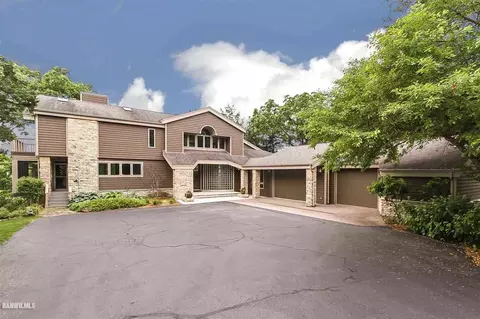 29 Harbor Dr, Galena, IL 61036