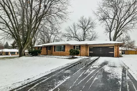 5255 Welsh Dr, Rockford, IL 61107