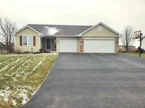 178 Prairie Moon Dr, Davis Junction, IL 61020