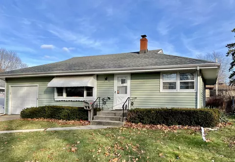 810 Emerson Dr, Rockford, IL 61108