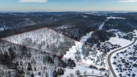 4 Winterwood Ln, Galena, IL 61036