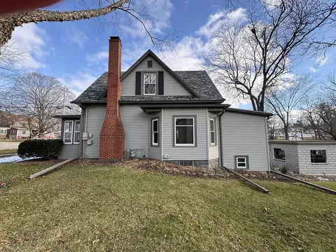 717 E Washington St, Mount Carroll, IL 61053 photo 9