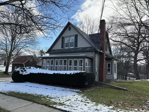 717 E Washington St, Mount Carroll, IL 61053